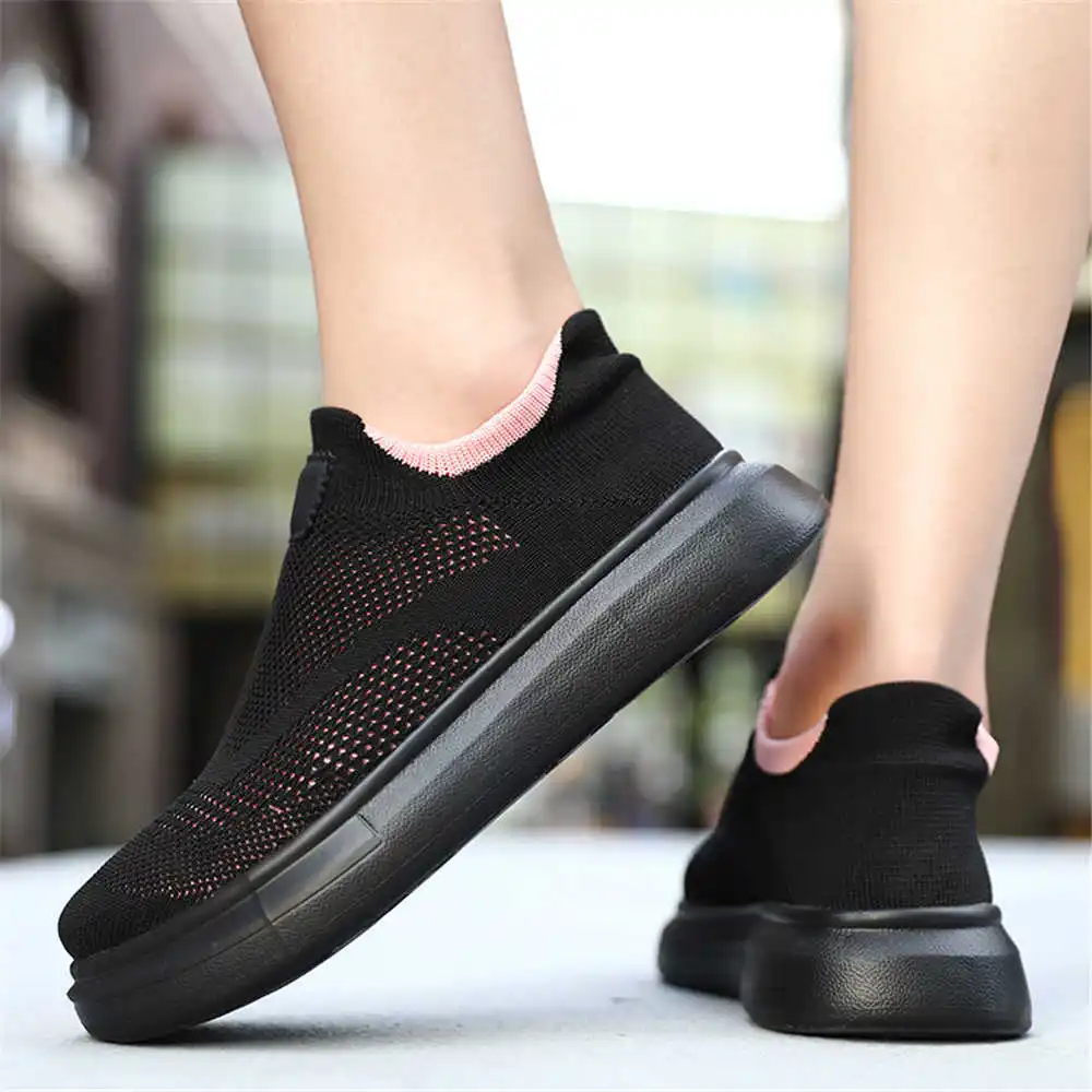 Luxury Lifestyle Grooming Lounge - Calze con plateau scarpe marroni per