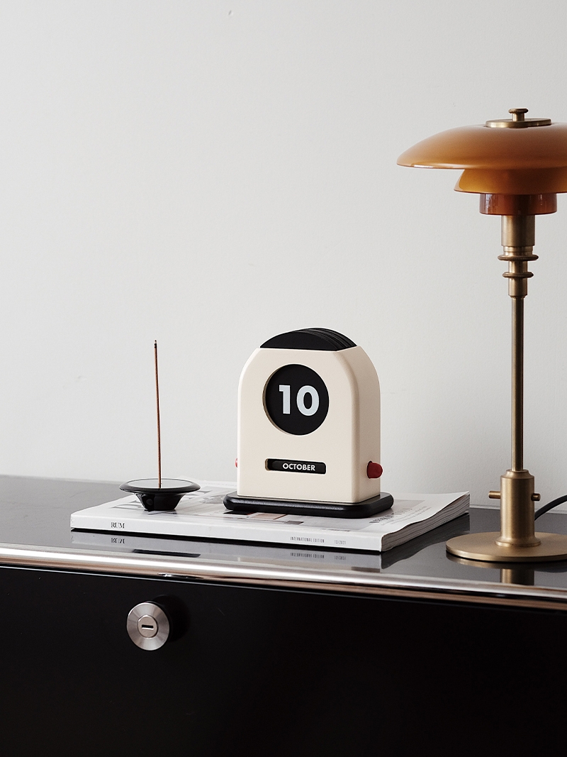 Calendario in legno Vintage pe - Quiet Luxury Lifestyle recensione e prezzo